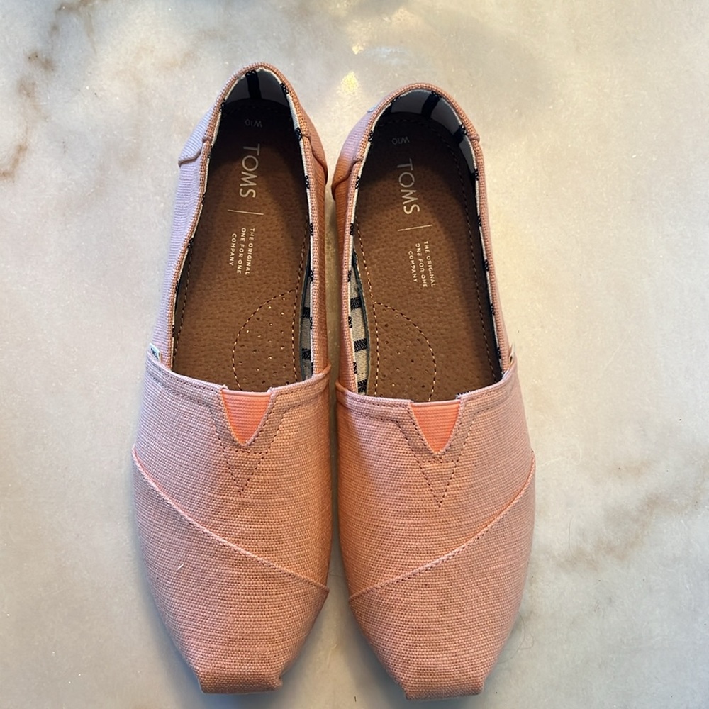 New Never Worn Toms Classics - Coral Pink Heritage Canvas - size 10